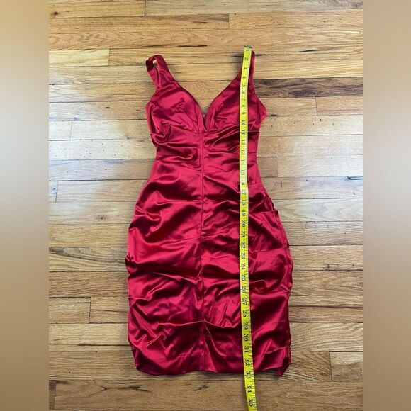 Xscape red stretch satin sheath cocktail dress Size 2 - Picture 4 of 8
